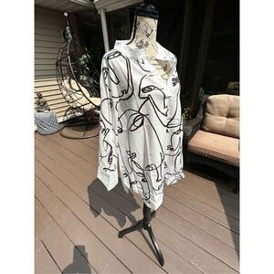 Beautiful abstract, oversize tunic, blouse, half sleeve. New w tags  xl